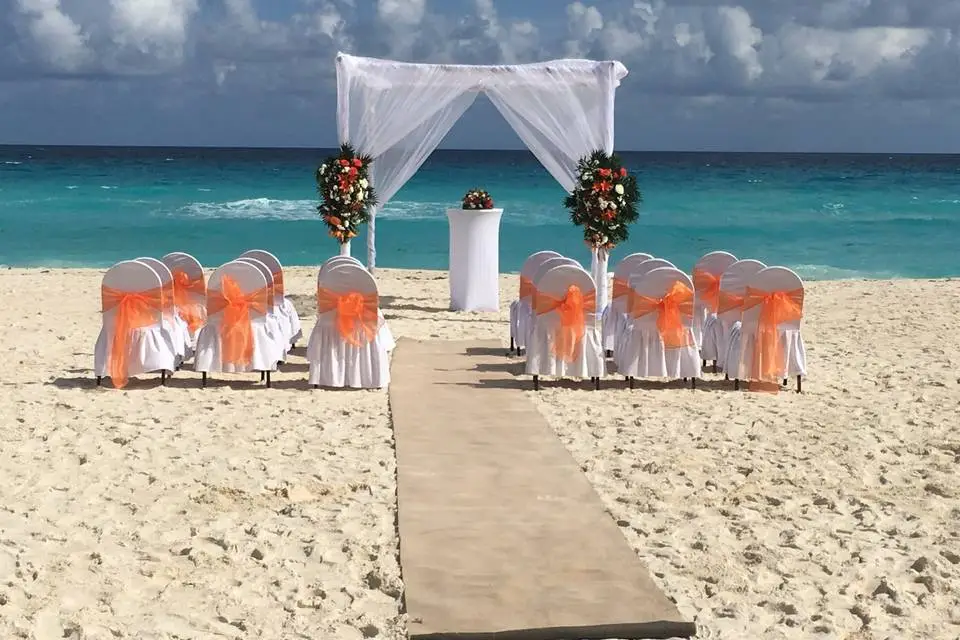 Weddings at Flamingo Cancun Resort
