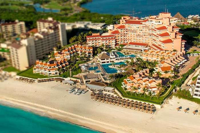 Weddings at Wyndham Grand Cancun Resort & Villas