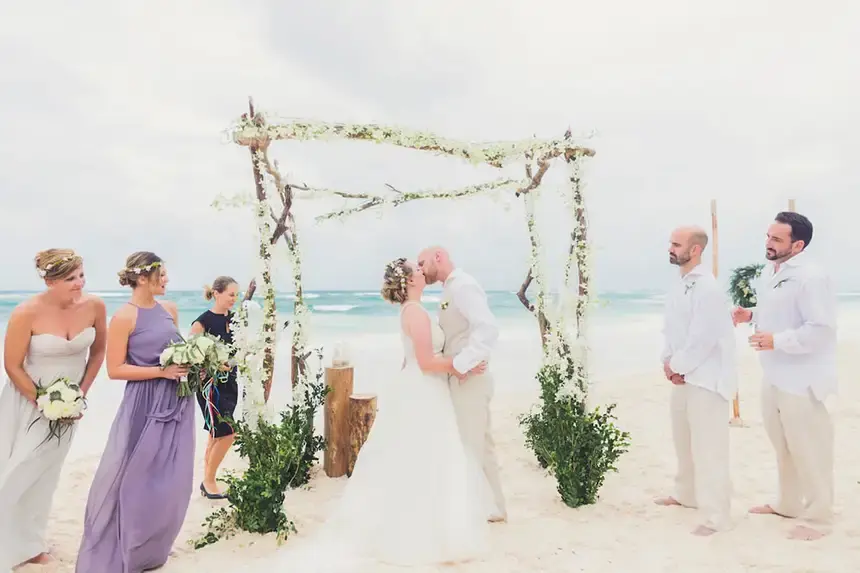 Weddings at Ana y José Beach Club.