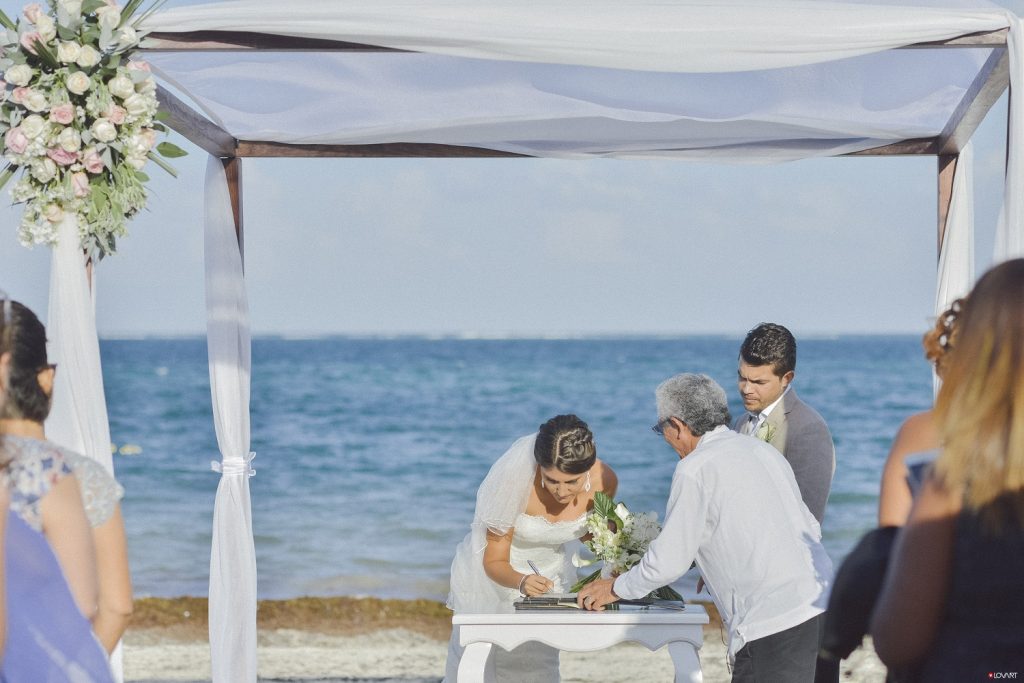 Why to celebrate your Honeymoon and Wedding in Cancun?
