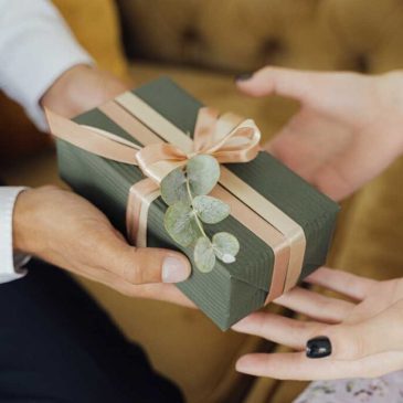 Perfect Wedding Gift: Ideas and Advices